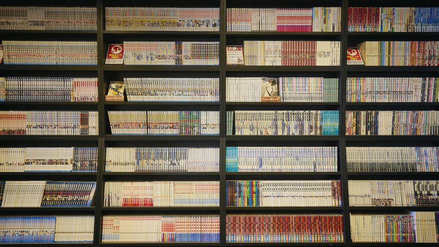 ランドリールーム、1500冊以上のブックコーナー