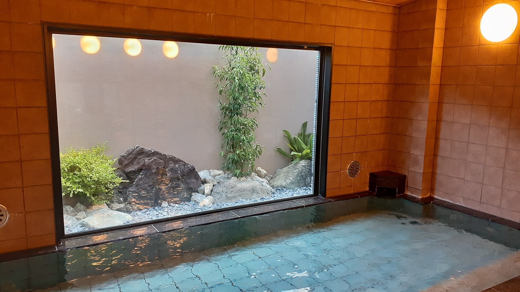 男性大浴場：浴槽