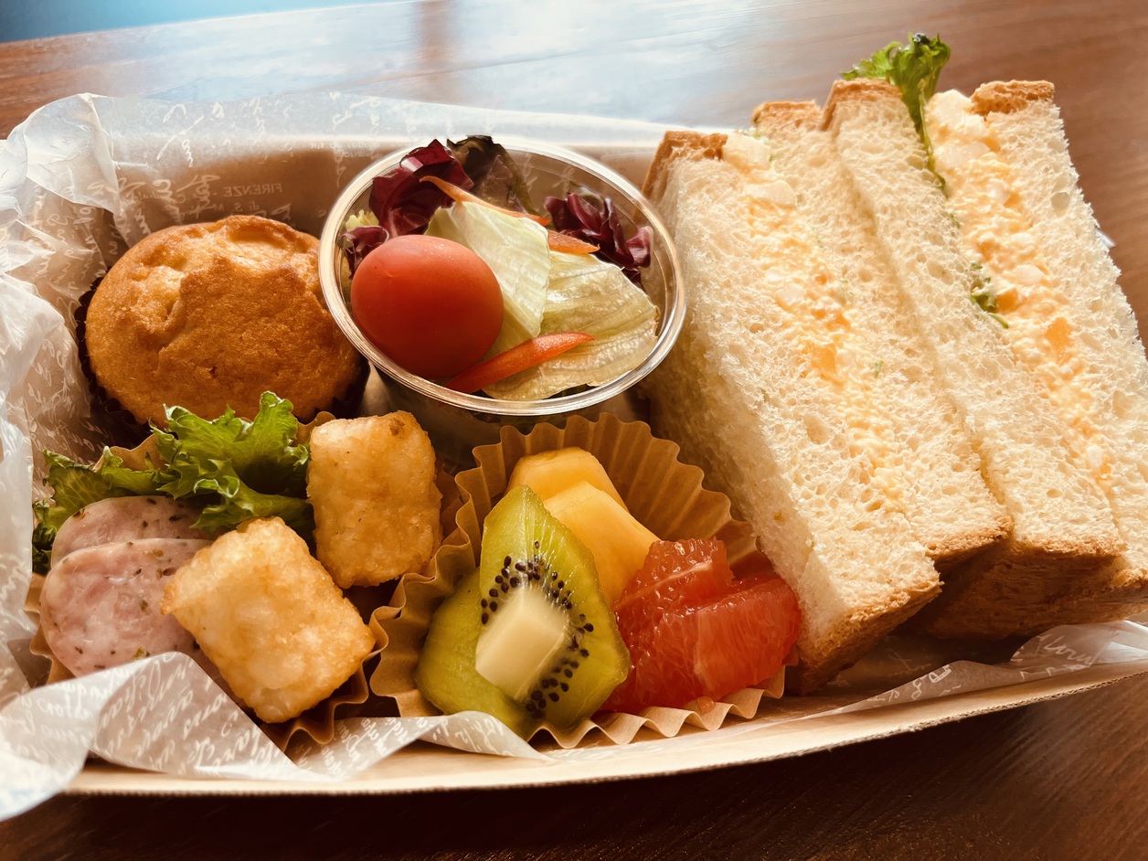 朝食ボックスたまごサラダサンドイッチ