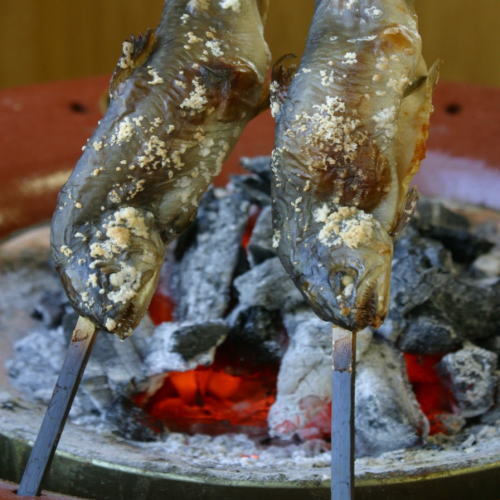 絶品！目の前で焼き上げる安曇野産の岩魚の炭火焼パリパリ！ホクホク！！