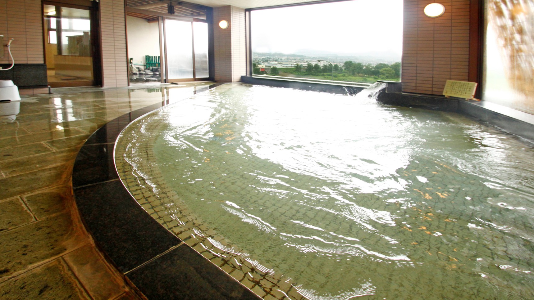 【男性大浴場】広々ゆったりの大浴場、どうぞ存分にご入浴ください