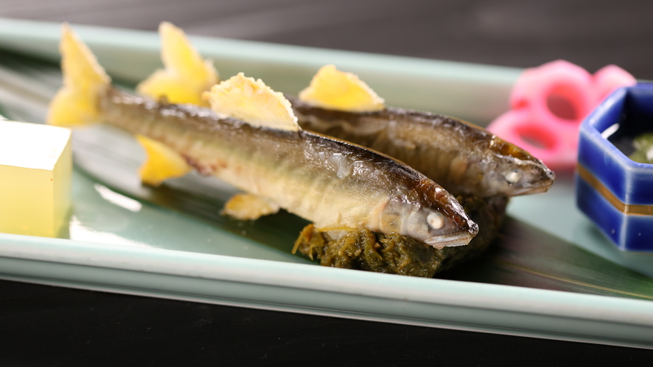 【舞の料理 春〜初夏 一例】焼き物 天竜の稚鮎の塩焼き 蕗(ふき)味噌添え
