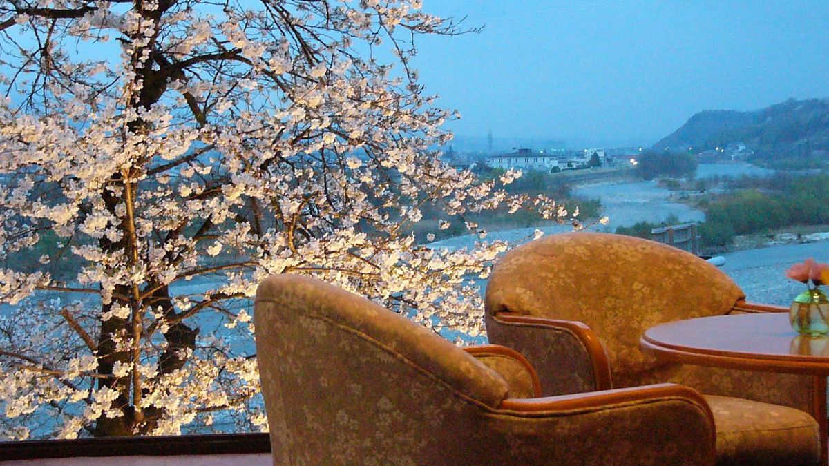 春には桜と天竜川を一目に