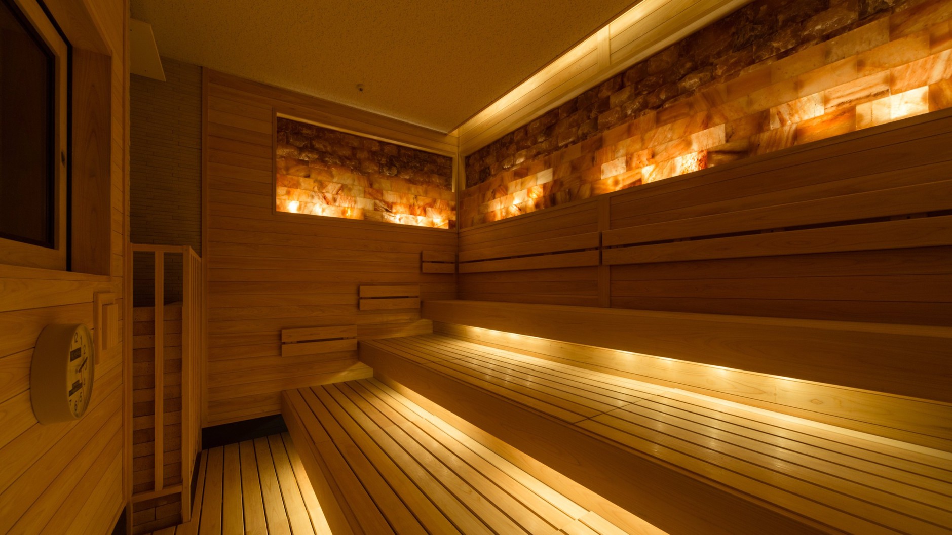  若紫の湯 岩塩ドライサウナ（イーストウイング）