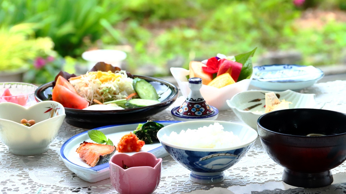 【朝食】自然栽培のお野菜とお米を使った新鮮な朝ごはん