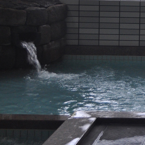 あふれるお湯の柳田温泉