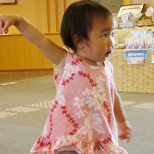 かわいいお子様の能登デビュー！！お子様に当館から見える海を是非見てほしいです(*^_^*)