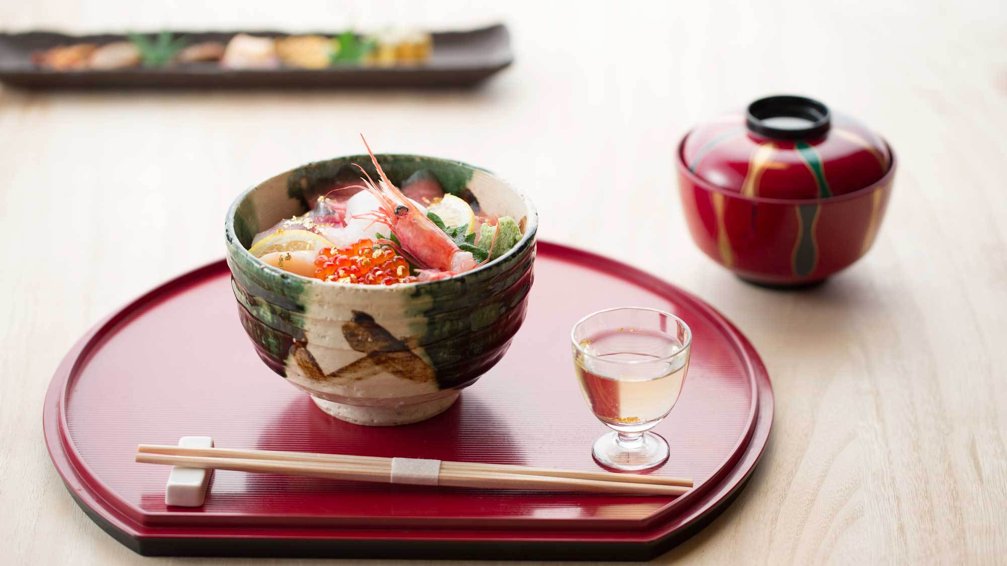 金箔海鮮丼
