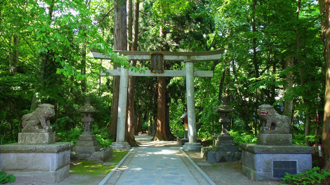 【十和田神社】パワースポットとして有名。おより紙の占いも