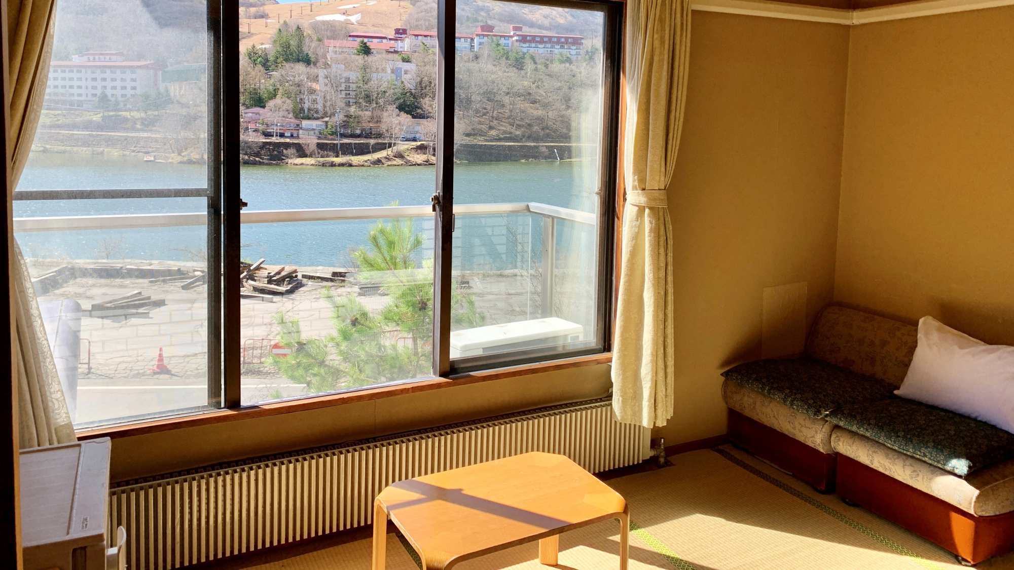 *和室10畳＋広縁／スタンダードタイプの和室です。白樺湖と車山側のお部屋がございます。