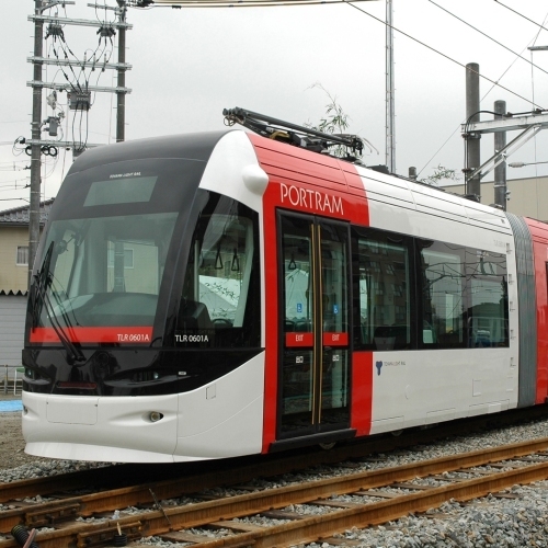 路面電車ポートラム（赤）
