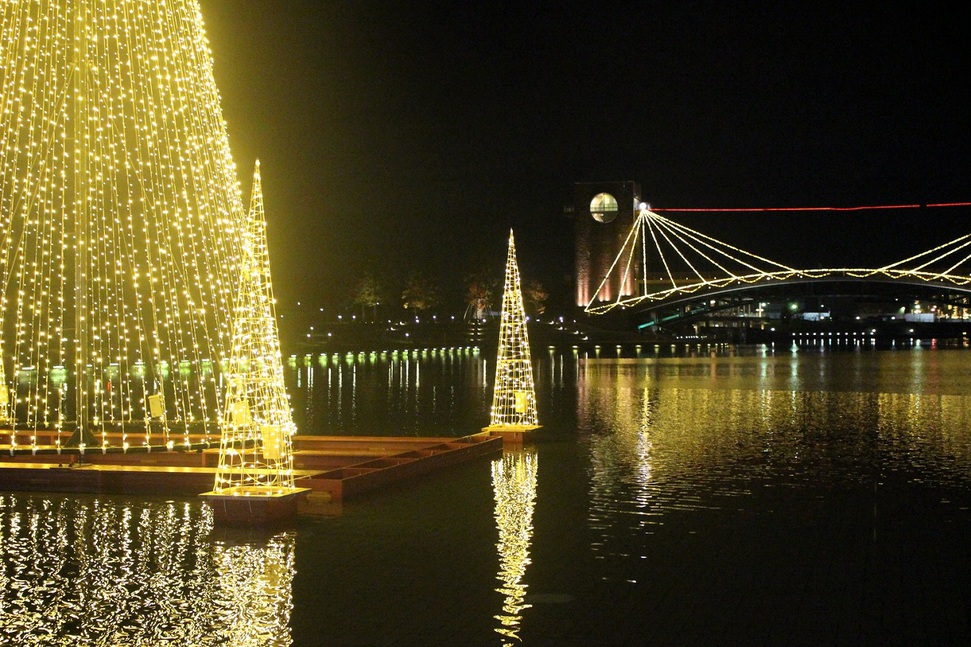 富岩運河環水公園（ふがんうんがかんすいこうえん）