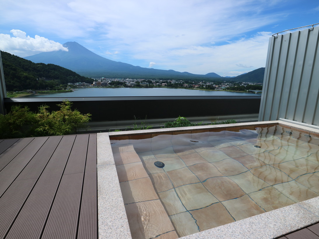 富士山を望む絶景貸切露天 ”;湖の鏡”;