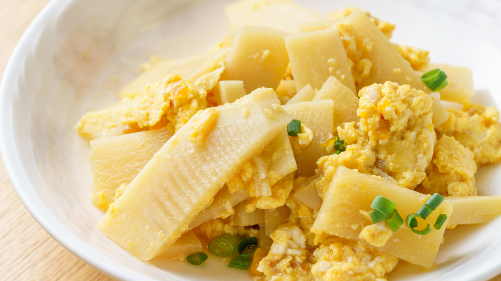 【おかず】 竹の子の玉子とじ煮 （季節メニュー）