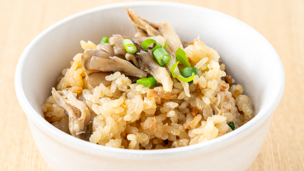 【ごはん】 ツナと舞茸の炊き込みごはん（日替わりメニュー）