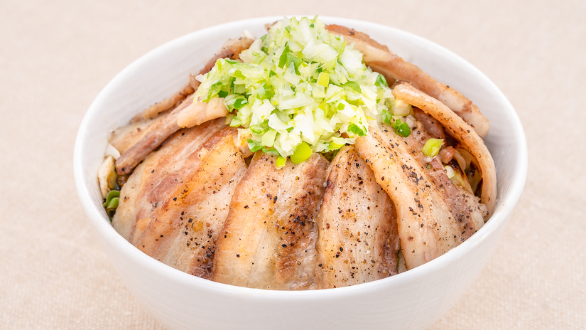 【ごはん】 ネギ塩豚バラ丼（日替わりメニュー）