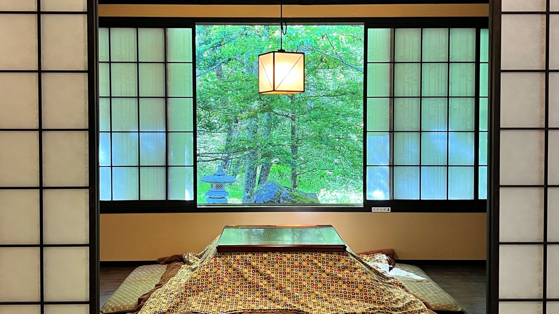 晩霞亭（春仙の間）_掘りごたつのある部屋には大きな窓があり、景色を堪能できます。