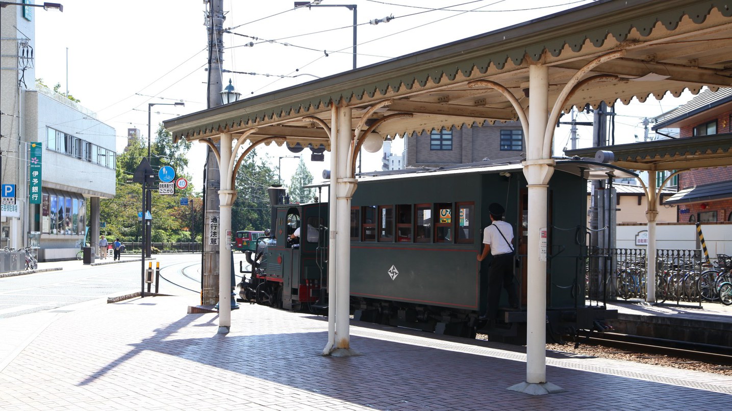 ＜坊ちゃん列車＞乗り場（道後温泉駅）まで当館から徒歩１〜２分♪