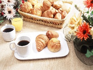 【朝食無料サービス】ドリンクと焼き立てパン