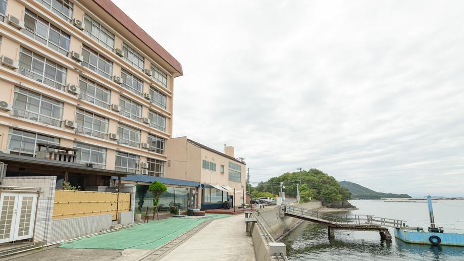 *【外眼】福良湾が目の前の当館！専用釣り桟橋もございます。