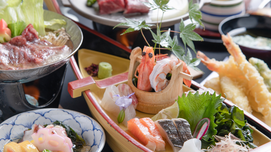 *【食事】季節で変わる海山の幸が味わえる御食国会席（一例）