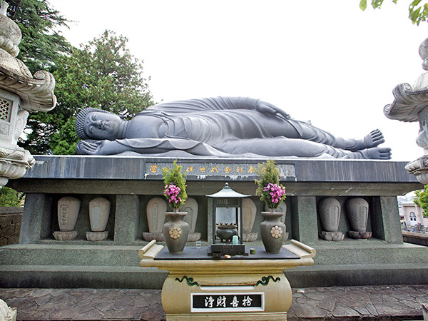釈尊涅槃像