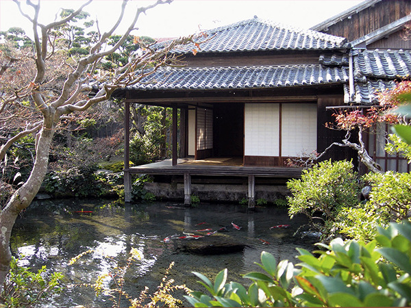 四明荘 驚き！1日約千トンの湧水を誇る