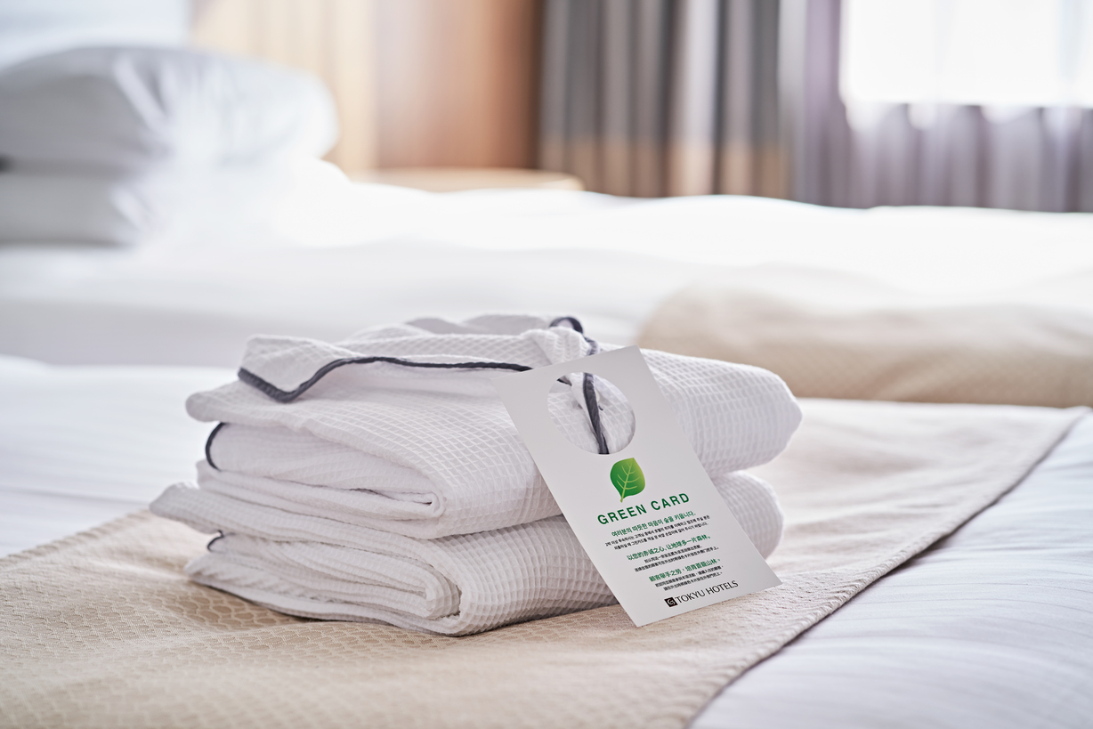 客室ナイトウェアとグリーンコイン