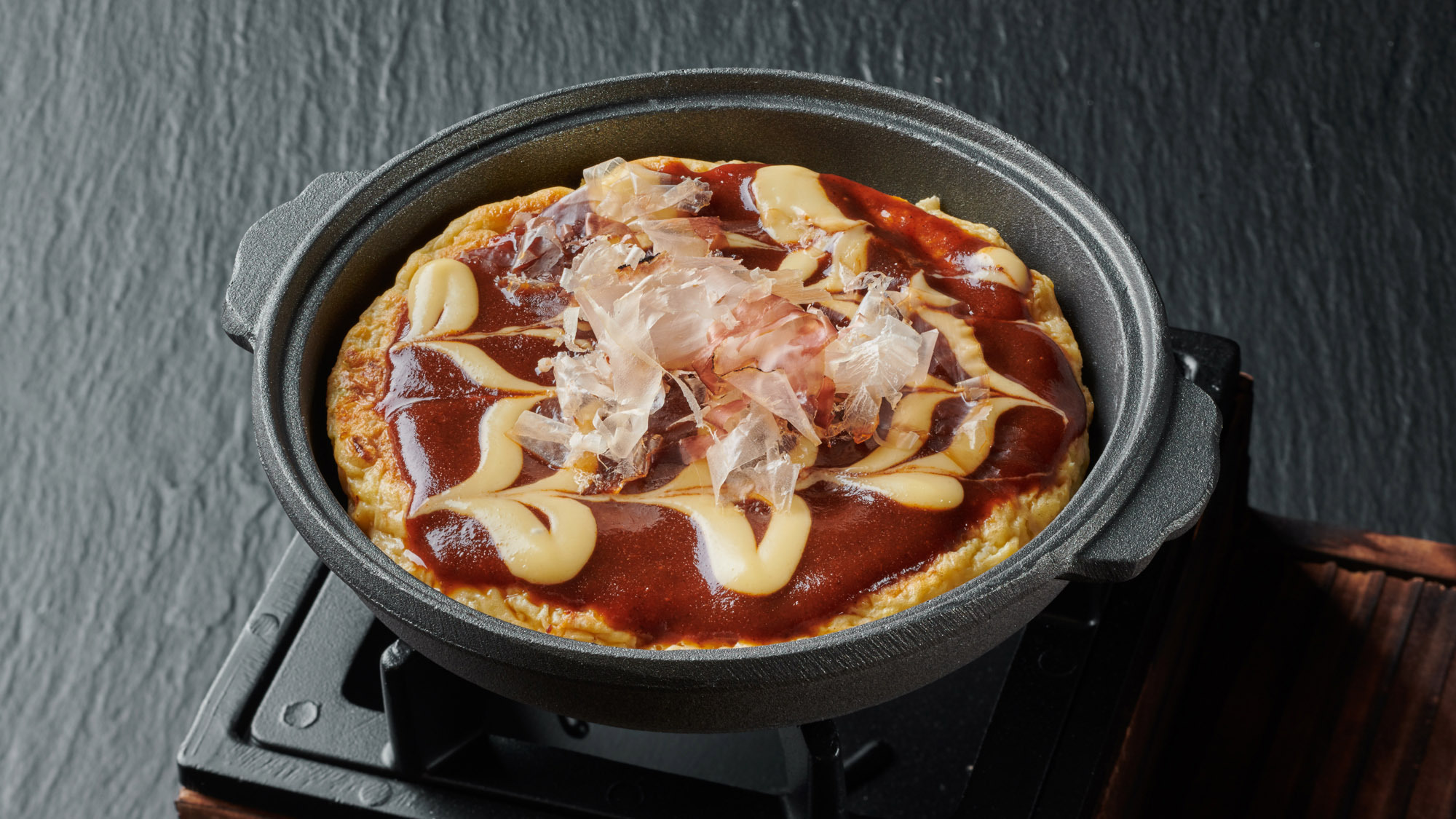 ・【お料理】一風変わった鍋お好み焼き、関西に来たら食べたい一品です