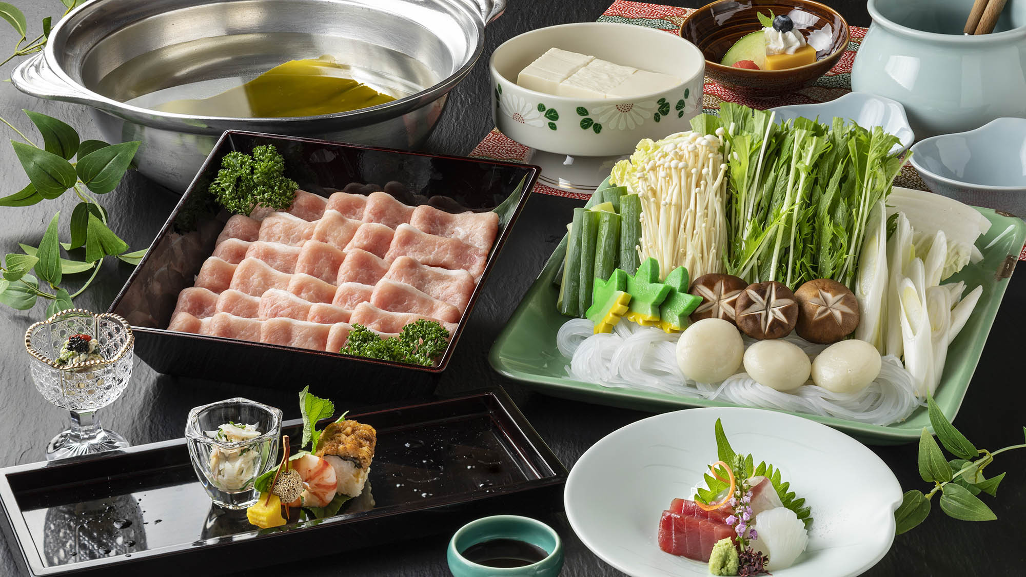 ・【丹波豚しゃぶ】甘い脂と柔らかい肉質の京丹波町産の豚肉。しゃぶしゃぶでお召し上がりください