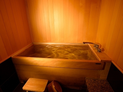 特別室のひのき風呂