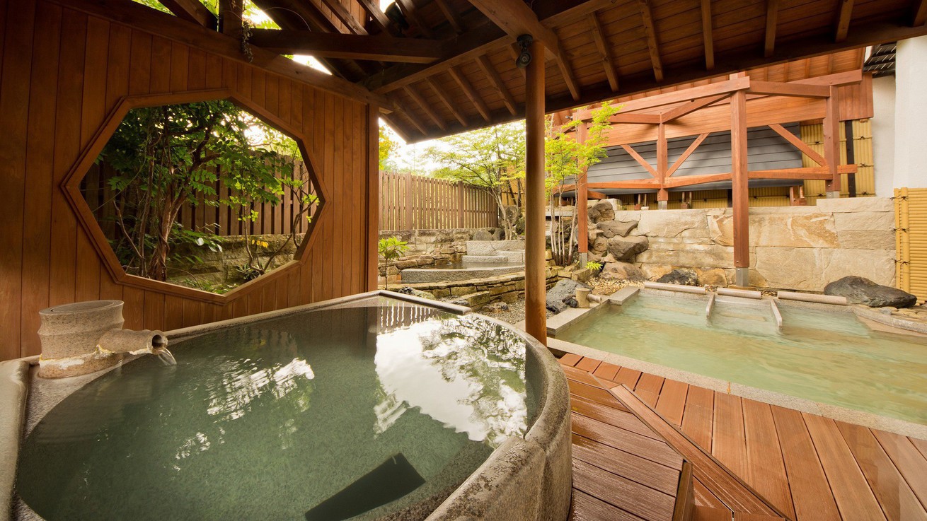 草津温泉ホテルヴィレッジ「露天風呂」湯畑源泉をお楽しみください。