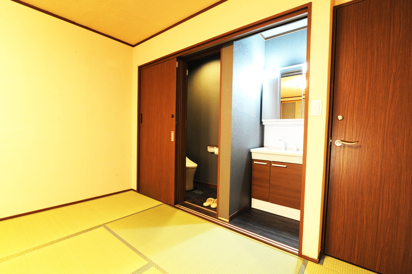 和室11と8畳トイレ洗面所 11 and 8 tatami mats and toilet