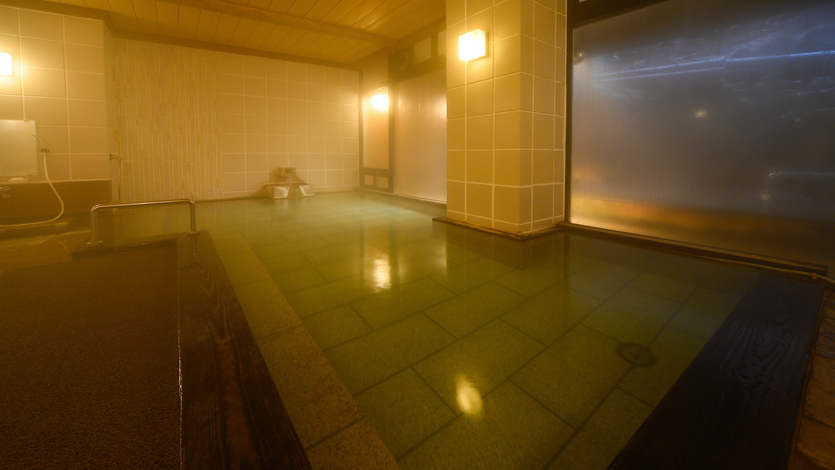 大浴場白玉の湯姫方浴場内湯赤御影石の湯船内風呂は赤御影石を使った浴槽でございます。