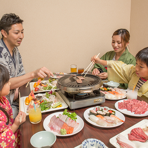 【夕食バイキング】レストラン会場は半個室風なのも