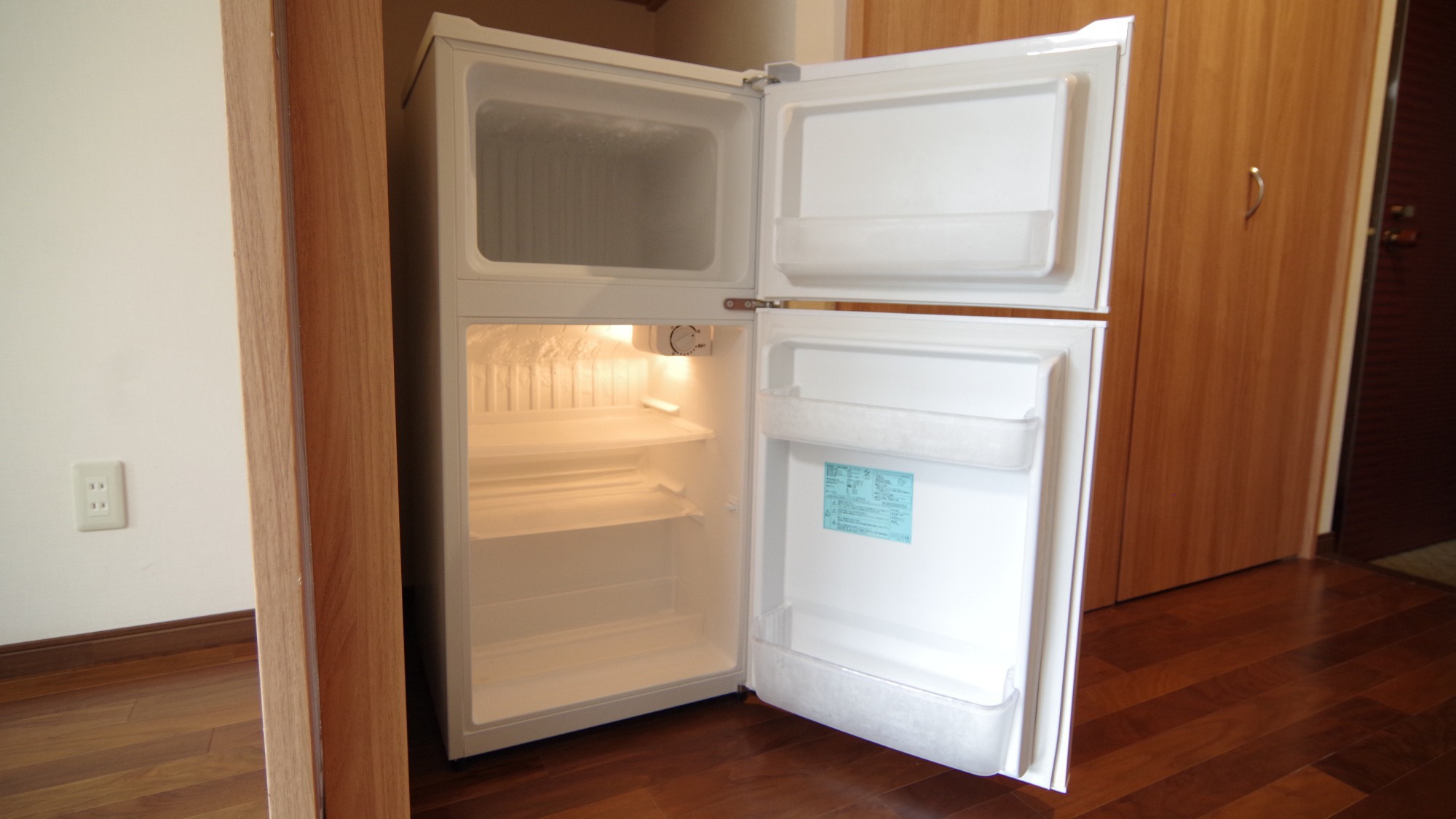 客室冷蔵庫（中身は空です。持込OK）