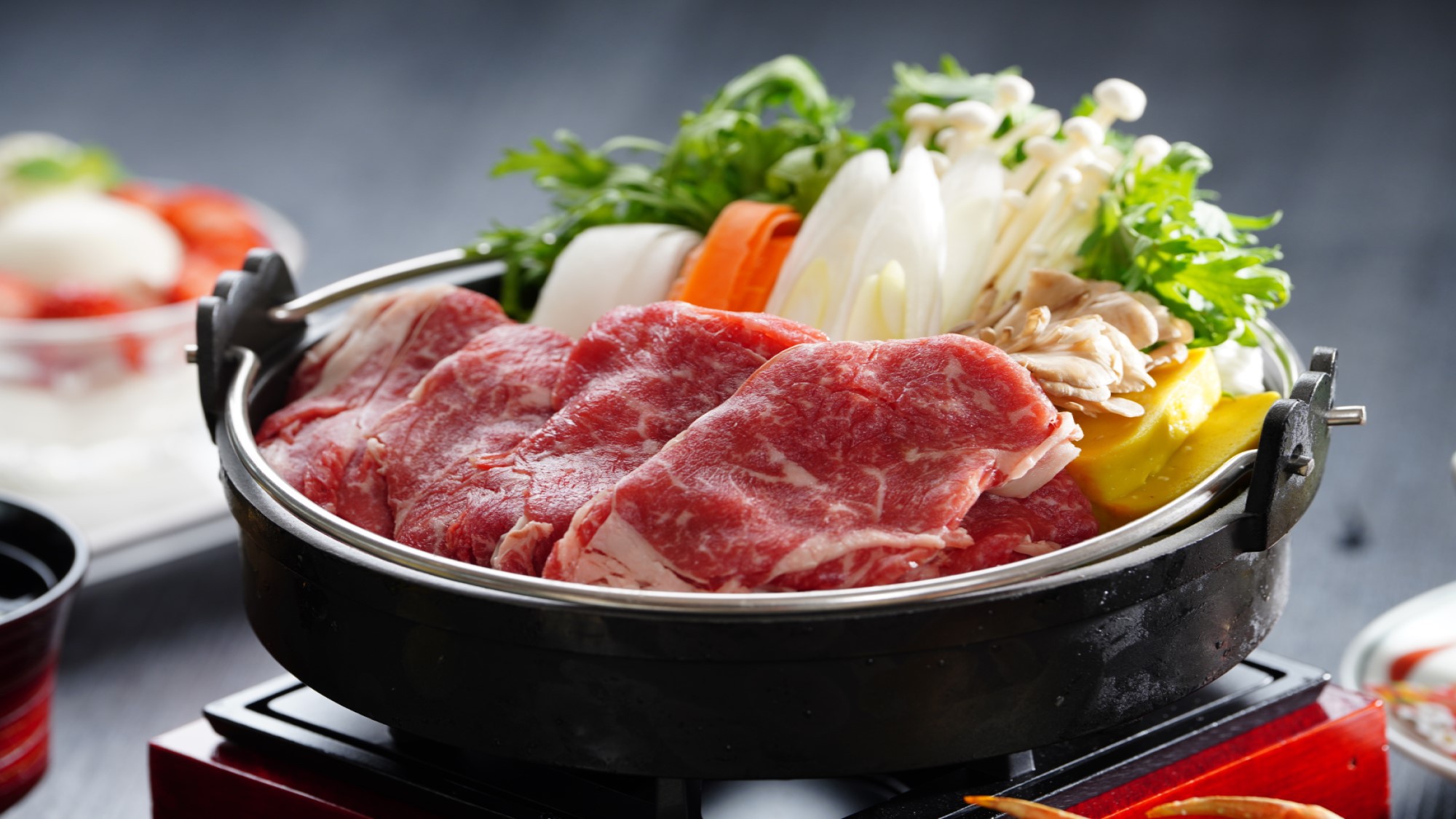 【夕食】＜冬の美味御膳＞島根県益田市・松永牧場の和牛リブロースを、特製割り下で仕上げた贅沢な一品。