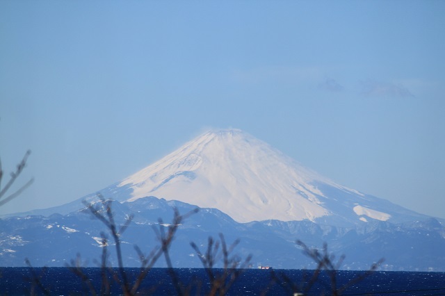 まるで海に浮かんでいるかのように見える美しい富士山！！