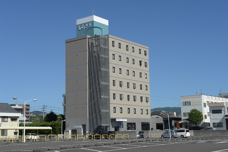 Business Hotel Shirasagi Set in a prime location of Tarumizu, Business Hotel Shirasagi puts everything the city has to offer just outside your doorstep. The property offers a wide range of amenities and perks to ensure you ha