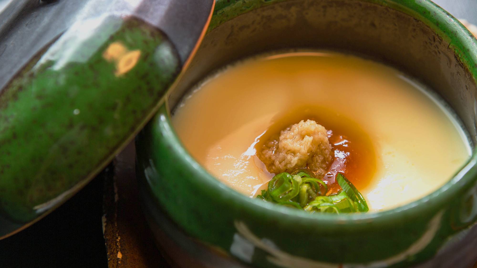 【茶碗蒸し】卵と餡が絶品の味を引き出します。