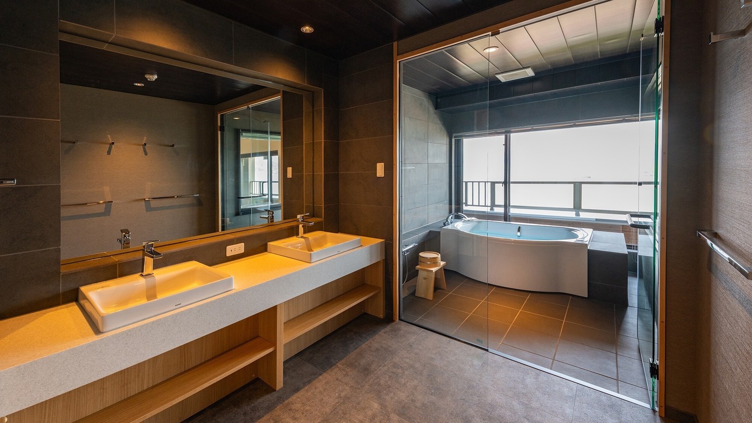 2025NEW【湖正面・レイクビュー】温泉付(白の湯)モダン和洋室