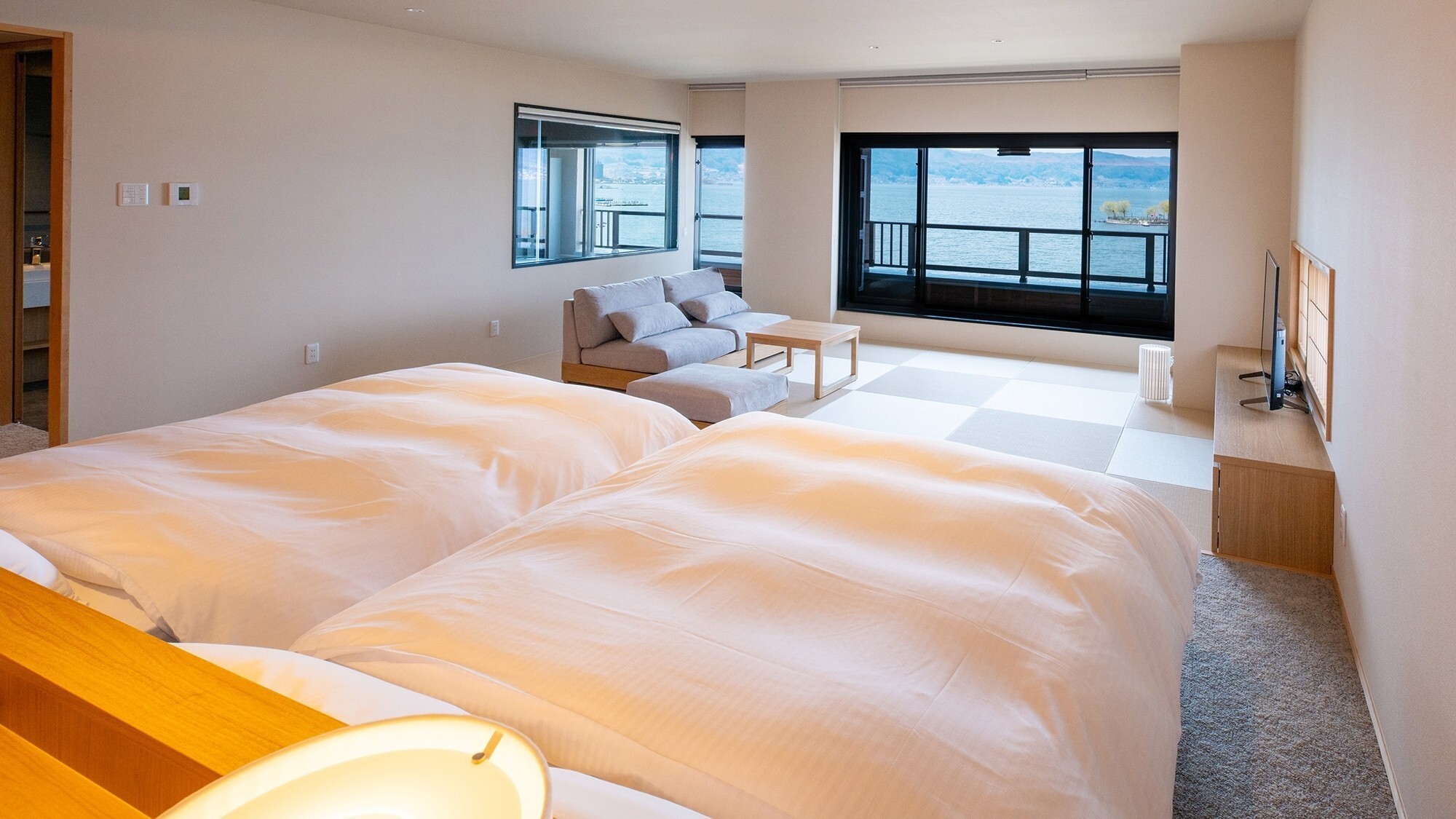 2025NEW【湖正面・レイクビュー】温泉付(白の湯)モダン和洋室