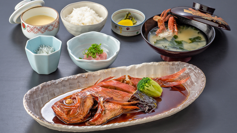 伊豆名物金目鯛の煮付けがお愉しみいただける「伝助茶屋」の夕食メニュー