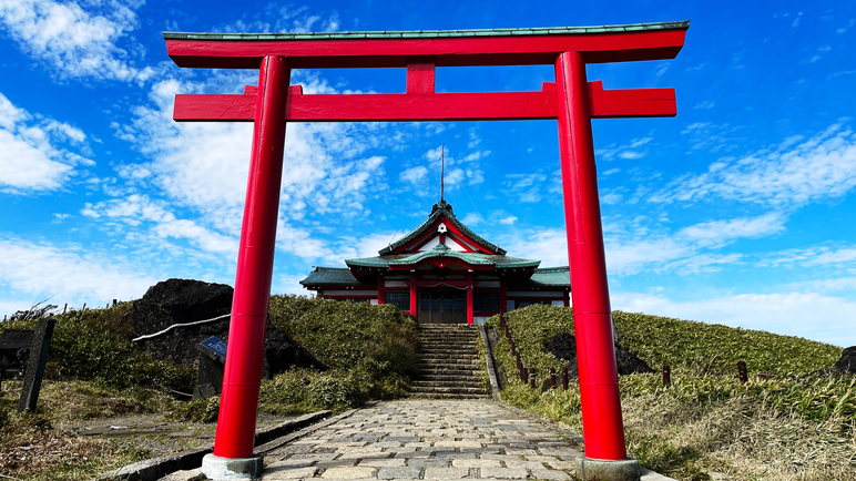 箱根元宮。天空の神社、駒ケ岳は古来より神山をご神体とする山岳信仰が行われた場所