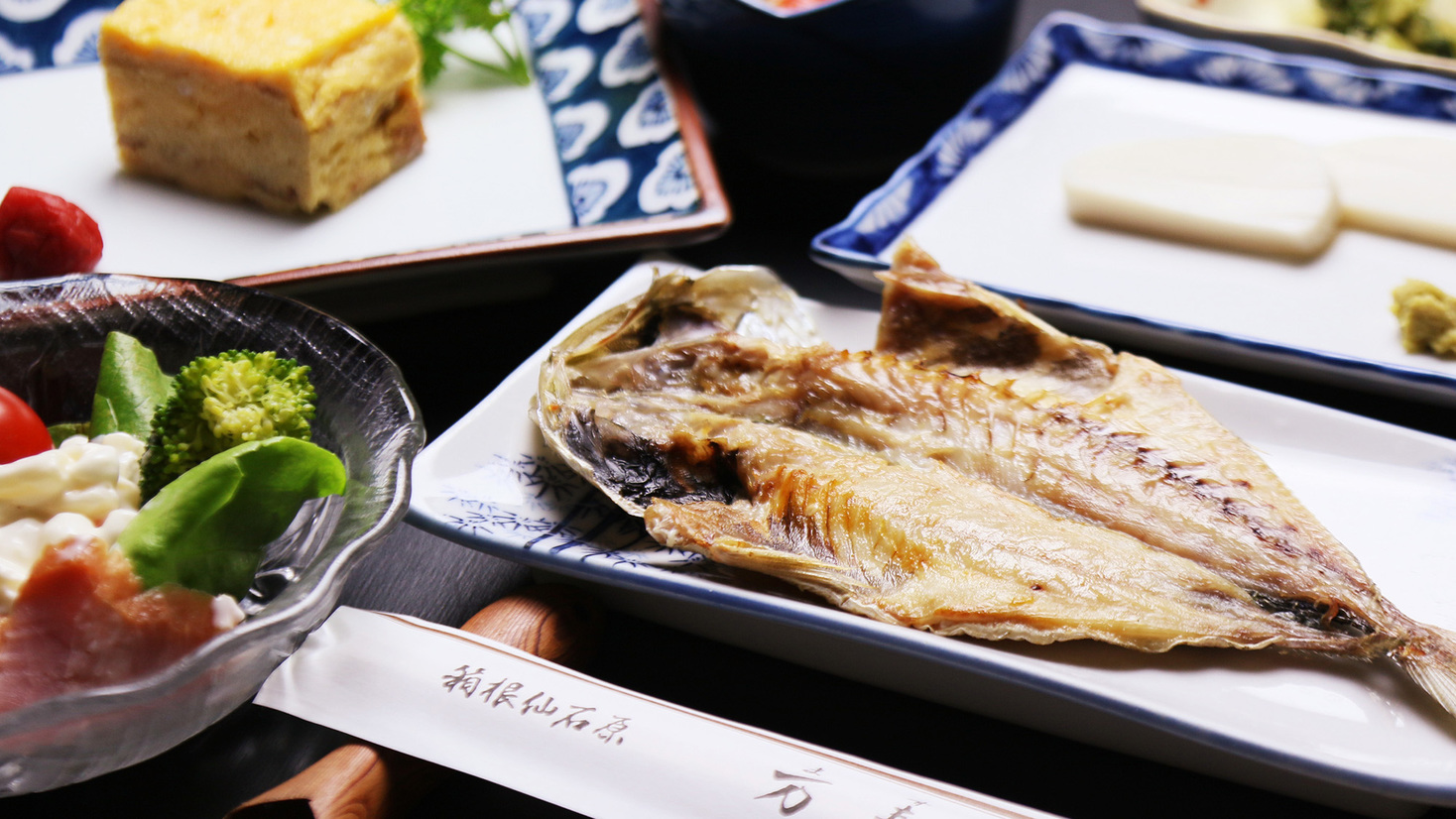 朝食アジの開きがメインの朝ご飯。副菜も野菜の美味しさをそのまま味わうようなシンプルさがむしろ贅沢。