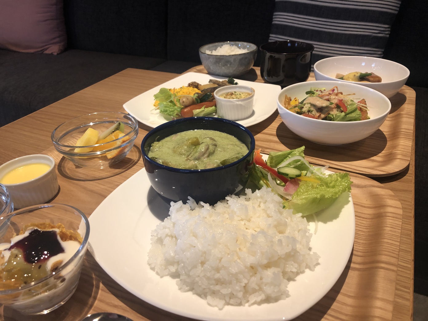 【朝食ビュッフェ】盛り付け例グリーンカレーメイン