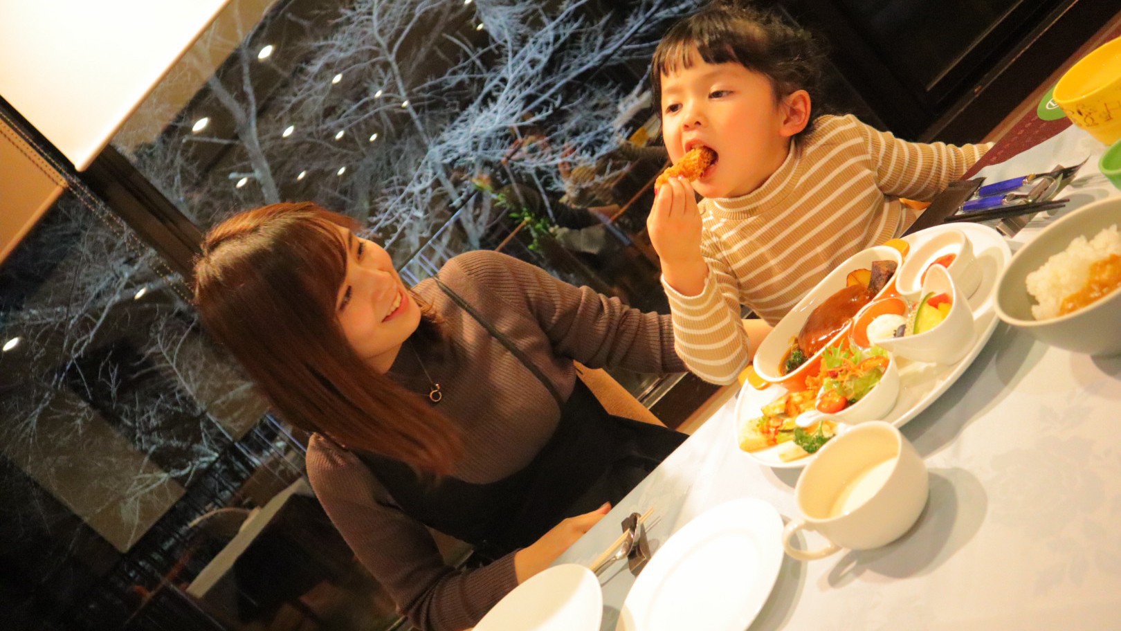 親子の夕食風景