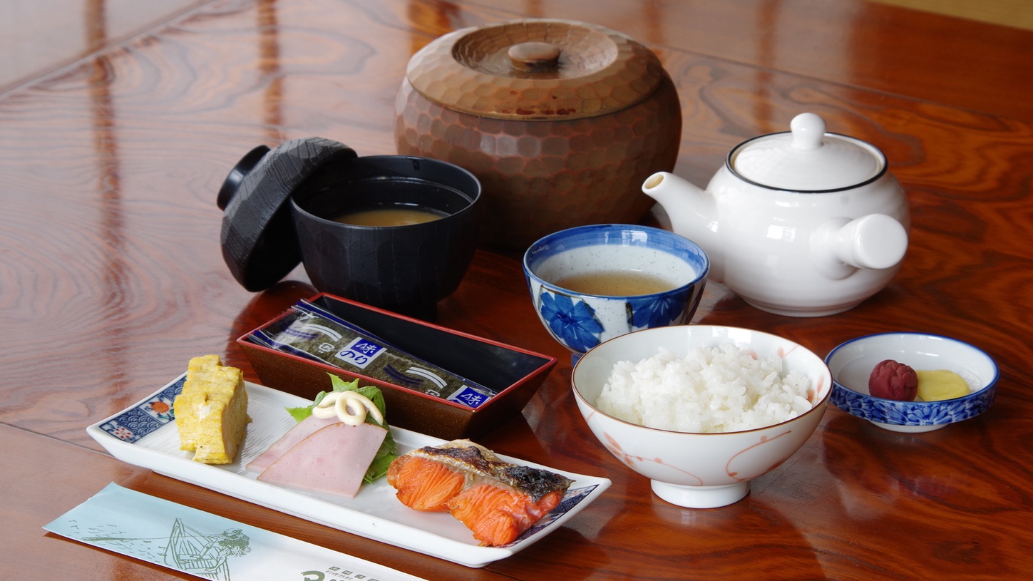 *【朝食一例】素朴な和食をご用意いたします。ご飯はふっくら美味しい昔ながらのかまど炊き！