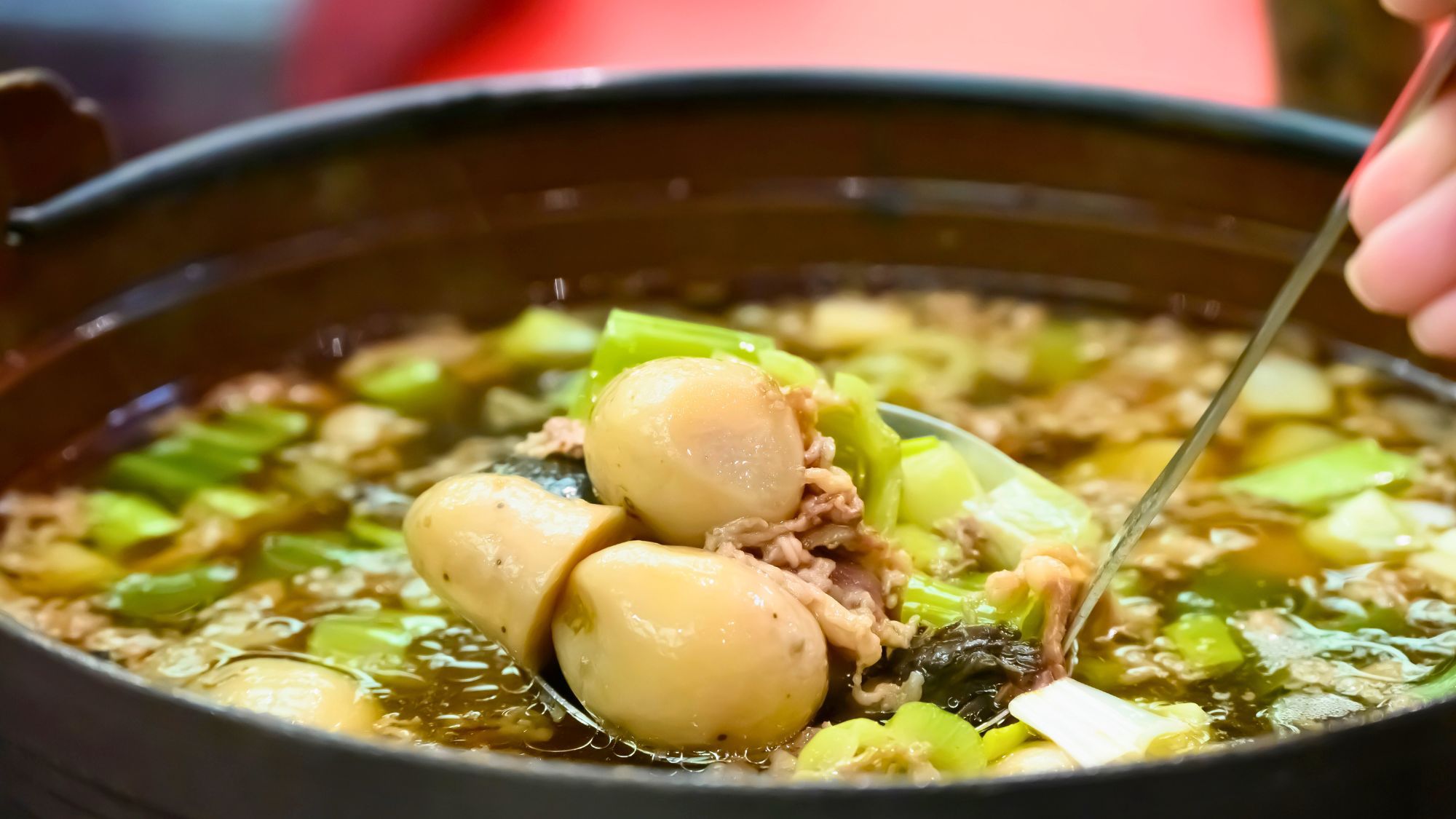 夕食バイキング「芋煮」里芋、こんにゃく肉、ネギなどを醤油と砂糖で味付けした山形の郷土料理です。