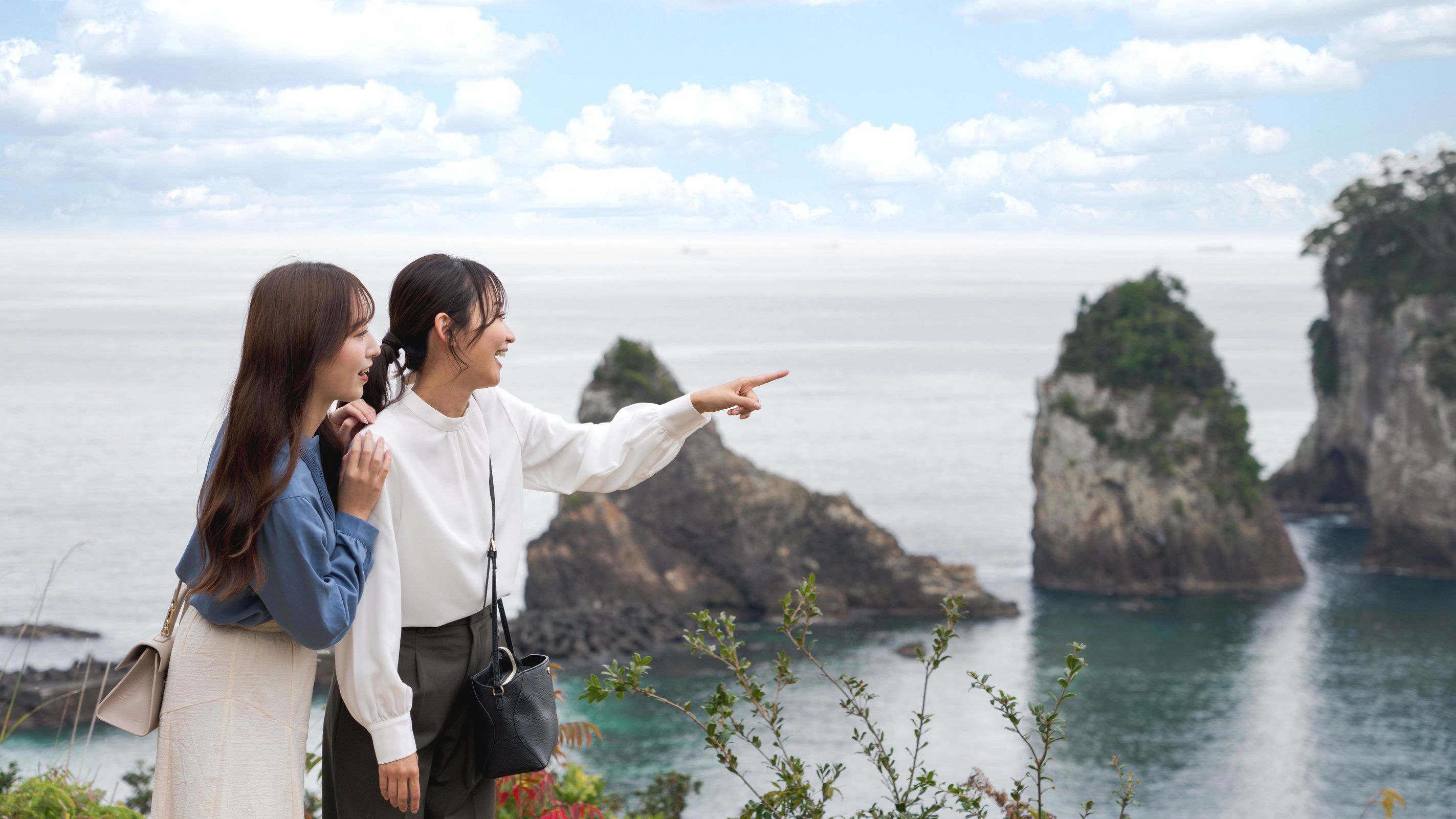 【施設】見晴らし台・足湯／眼下に広がる太平洋を望む見晴らし台や、足湯がございます